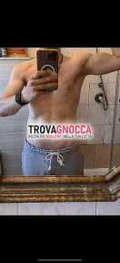 giovane affascinante e discreto.