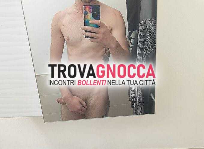 giovane affascinante alla ricerca donna.