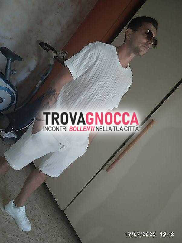 cerco coppia o donna divertimento puro bel ragazzo pulito e gentile.