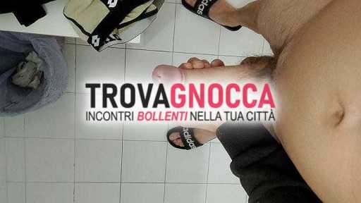 ciao sono ragazzo dolce simpatico e sensuale bellissimo membro 23 cm decisamente dotato. sono mercenario e mi piace essere solo attivo.