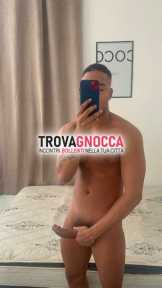 corpo atletico fisico ben allenato cazzo 21 cm spesso e duro ho sacco latte