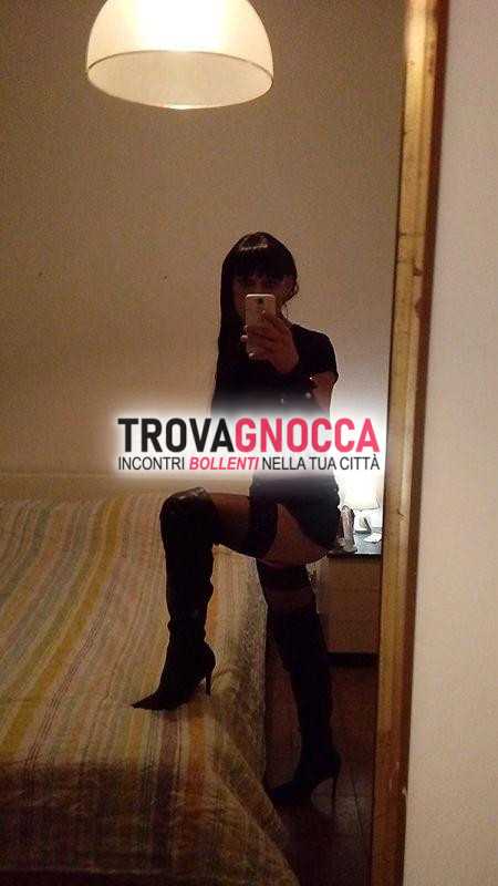 giovane e seducente trav cerca avventure