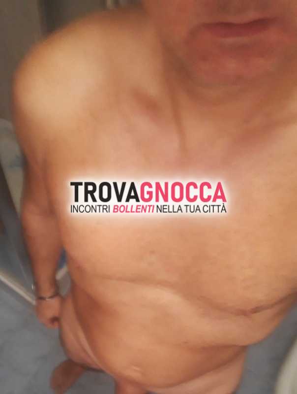 cerco infermiera oss medico lavori ospedale sono instancabile linguista leccafiga leccapiedi se ti piace godere facendotela leccare ore.
