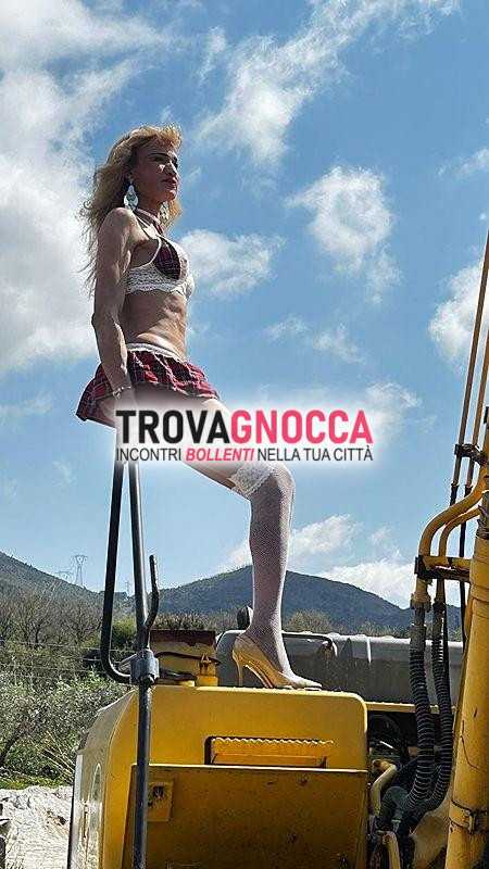 rafaella transessuale femminile alta 1.91 È veramente porca.