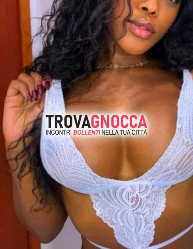 massaggiatrice erotica abile ed esperta nei massaggi erotici gran bel seno naturale che ti fara' impazzire vedi foto