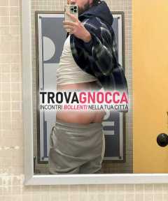 affascinante giovane appassionato lingerie cerca solo over 60 bel membro generoso.