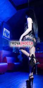 giovanissima e splendida ragazza vera sorpresa