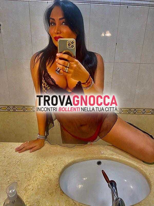 🟦🟦🟦transessuale mota latina estremamente femminile e super hot 🟦🟦🟦
