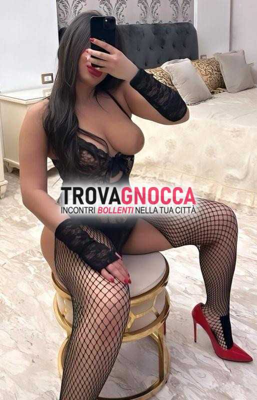 bomba🔥bona paura super sexy troiazza calda e giocherellona