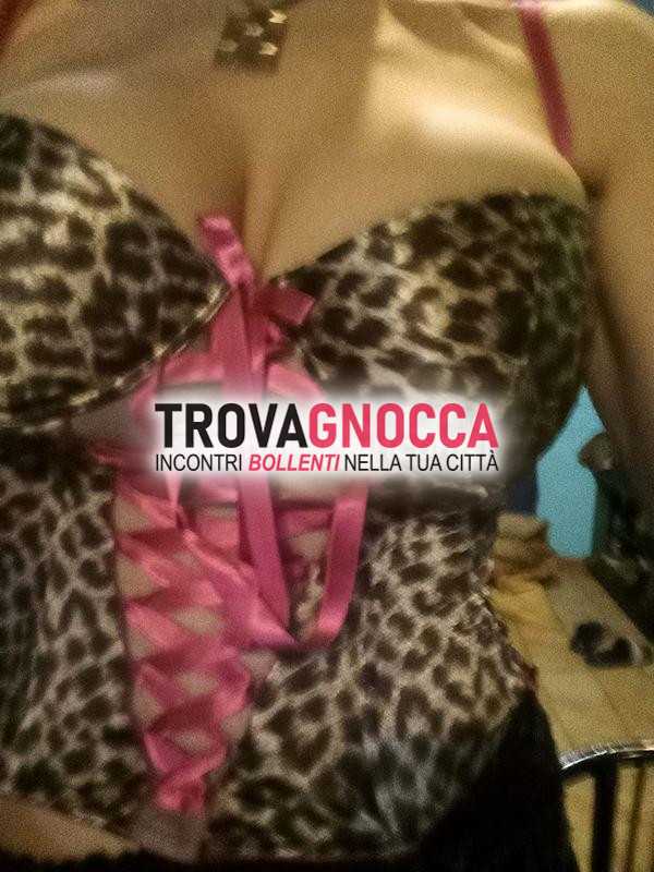 incantevole svetlana nei pressi paderno e