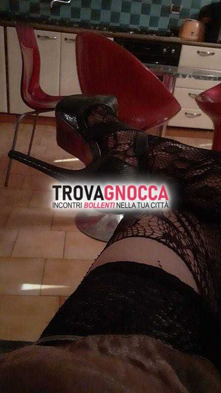 incantevole svetlana nei pressi paderno e