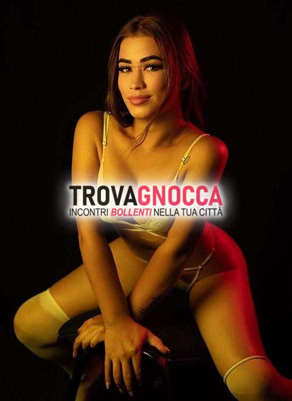 alexandra 
👸🏻🦋❤ incantevole mora 💋 infuocata completamente naturale ❤🥰 sono ragazza sensuale dolce e po' maliziosa un'educazione e carisma che incantano. foto 💯 autentiche