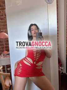 una ragazza dolce calda e focosa