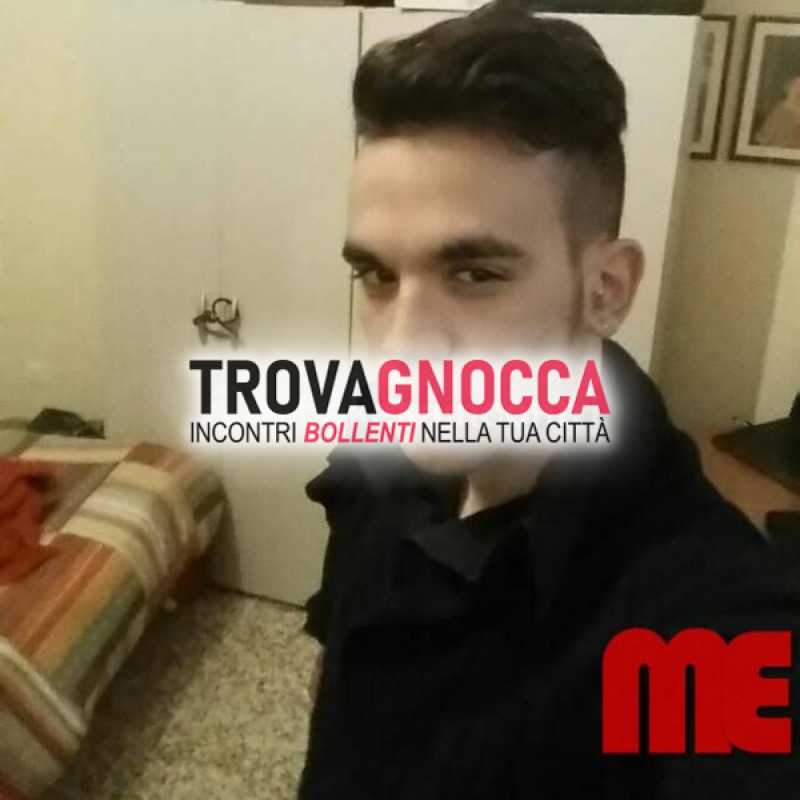 ragazzo italiano fisico sportivo dotato amante dei baci cerca donna anche matura divertimento reciproco ospito e raggiungo