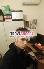 ragazzo italiano fisico sportivo dotato amante dei baci cerca donna anche matura divertimento reciproco ospito e raggiungo