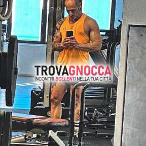 uomo caldo dotato e discottore cerca momenti hot indimenticabili.