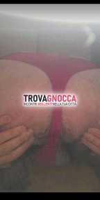 cerchiamo qualcuno accogliente provare lingerie femminile