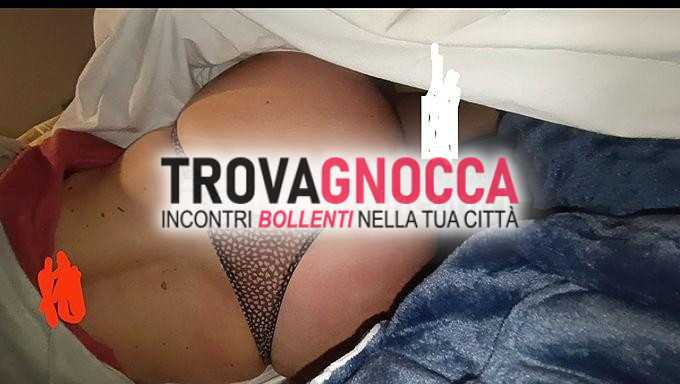 ragazza acqua e sapone naturale e non rifatta È pronta incontrare coppia discreta un'esperienza indimenticabile.