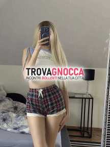 ragazza universitaria 21 anni disponibile videochiamate hot e sensuali 🥵💋