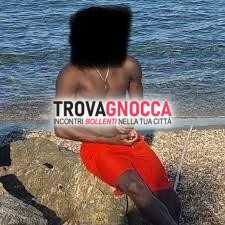 nero attivo cerca ambiente tranquillo e riservato momenti piacere e intimità.