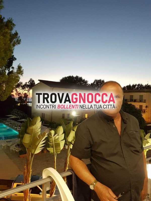 cerco esperti bucchinari e culi rotti