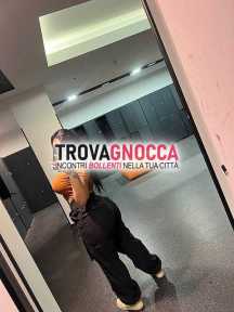 affascinante mora pronta soddisfare ogni tua fantasia affascinante mora pronta soddisfare ogni tua fantasia