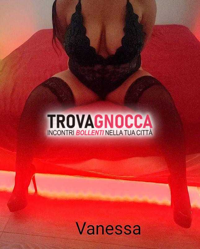 dea curvy 🇮🇹 oggi È l’ultimo giorno prima delle ferie sono arrapata e bagnata 🤤 vero squirt 💦 diamo lebertÀ al piacere
