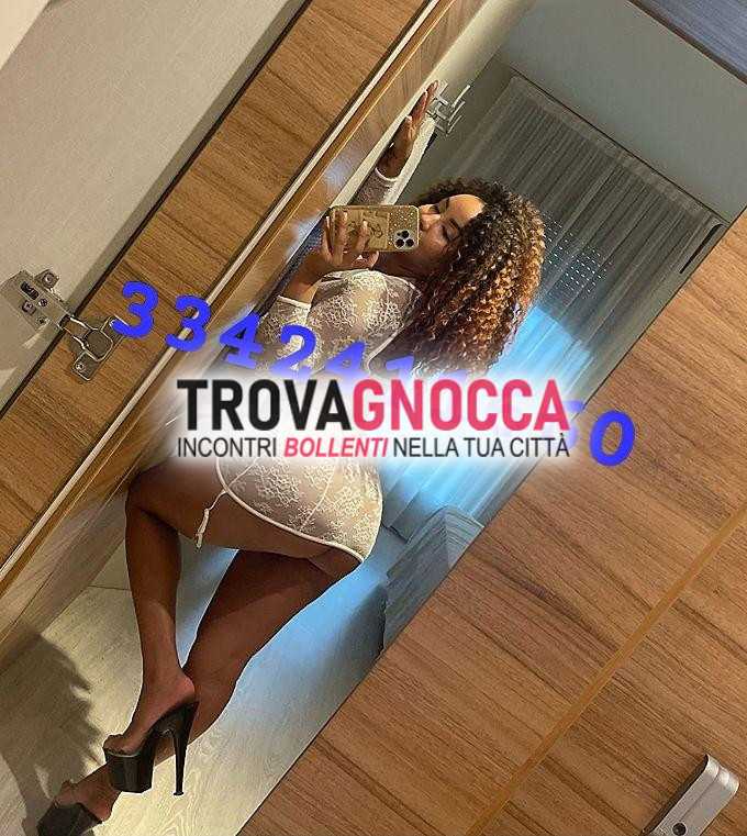 catania 🛬 appena arrivata yenifer 😈 😊 incantevole latina 👸🏻. me tutto È straordinario 💋 cosi dolce 🍒 e assolutamente piccante 🌶️