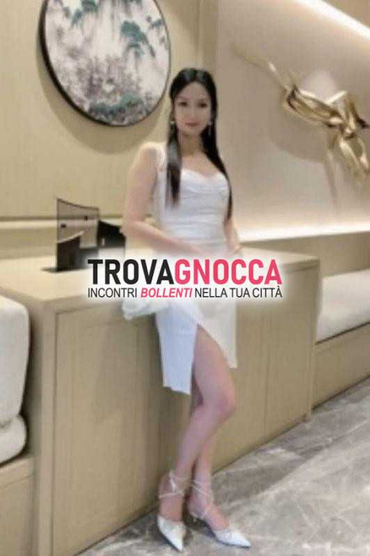 lussy è straordinaria ragazza orientale fascino sexy realmente nuova e incredibilmente calda.