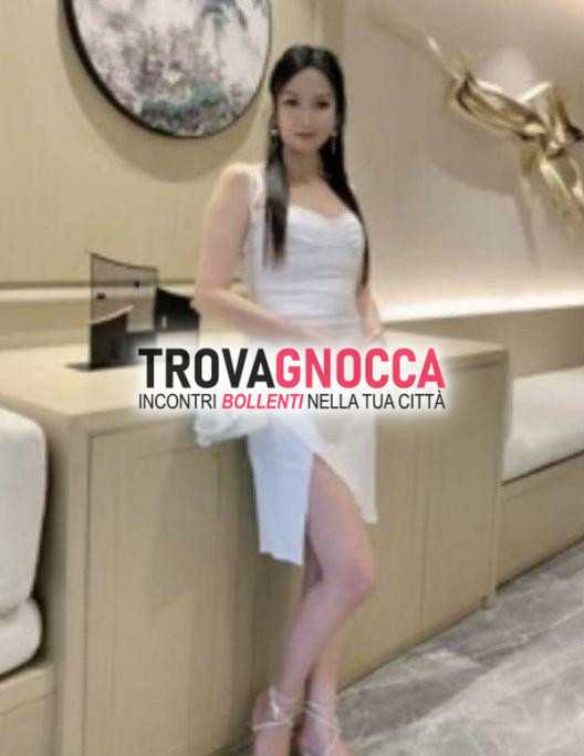 lussy è straordinaria ragazza orientale fascino sexy realmente nuova e incredibilmente calda.
