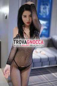 ๐๐ragazza giovane affascinante dall'aria orientale ๐ sexy e bella ๐ tua amante dea dell'amore bocca umida. ๐๐ragazza giovane affascinante dall'aria orientale ๐ sexy e bella ๐ tua amante dea dell'amore bocca umida.