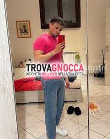 solo uomo sa far godere altro uomo 😉 andrea bello e affascinante insospettabile ragazzo porta accanto 😉