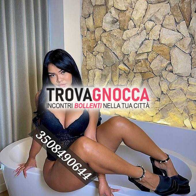 a fondi centro 🍒❤️ troverai splendida laura vera massaggiatrice capace regalarti momenti eccitanti e coinvolgenti. preparati viaggio piacere relax e erotismo
