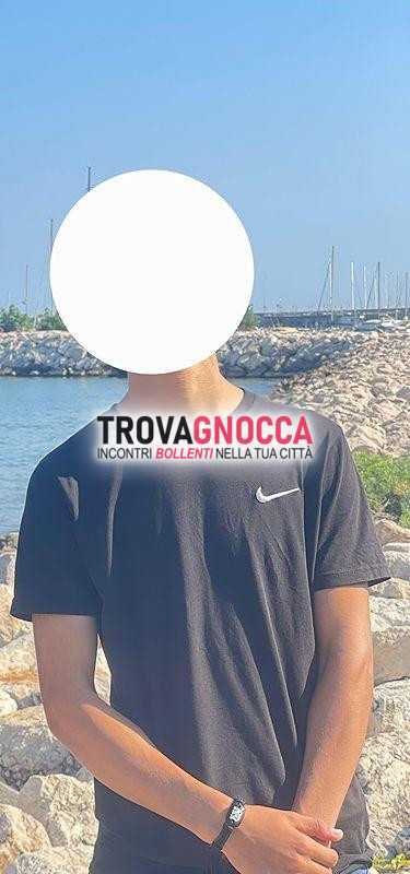 cerco donne che desiderano vivere momenti sesso appagante. l'età non conta ciò che voglio è semplicemente divertirci insieme