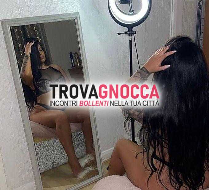 incendiaria e seducente favolosa bambola