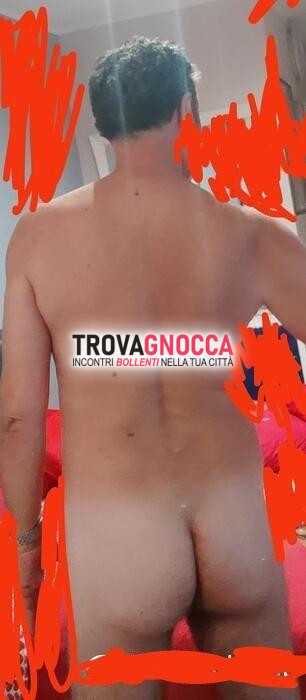 desidero incontrare coppia matura e seria bisex pronta ad accogliermi al centro delle loro attenzioni. non mercenaria miro costruire un'amicizia che possa essere duratura. claudio 💋📷