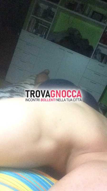 ragazzo atletico ed alto bella presenza gentile ed educato massima riservatezza e rispetto. offro miei servizi intrattenimento donne massimo 50 anni comprendenti massaggi relax sesso preliminari ed ogni altro desiderio ove possibile soddisfare donna