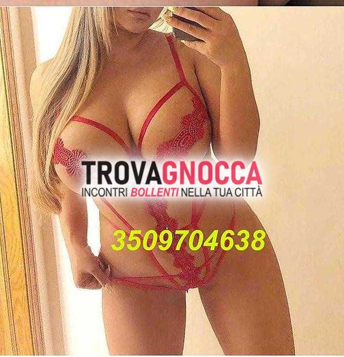 per pochi giorni tettona paola bella bionda milf ti aspetta un'esperienza erotica indimenticabile amante dei signori maturi offre lunghi massaggi lingam e foto reali 100 vere. non perdere questa occasione