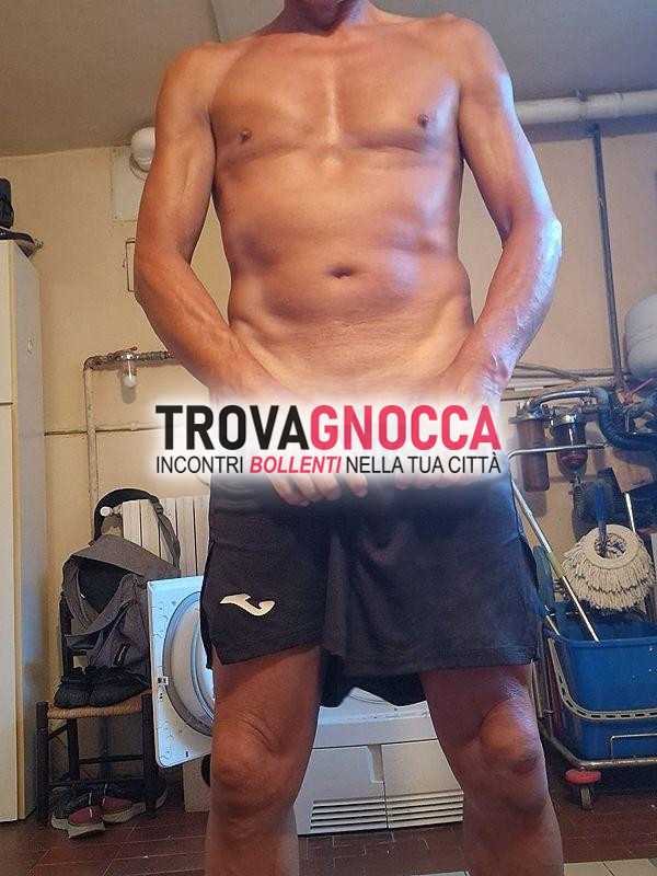 bisex attivo cerca coppia o singola ospitale non mercenaria. offro anche massaggi hot