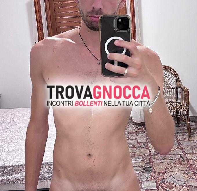 🍑giovane passivo 28 anni caccia uomini attivi