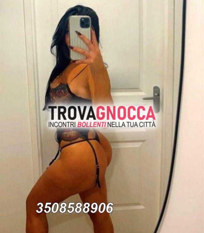 chiara 24 anni ❤️‍🔥 napoletana È proprio nelle foto ♥️ quelli occhi gatta 🐯 e gola profonda 🤩 far perdere testa. vi aspetta vagina saporita e completissima 😘