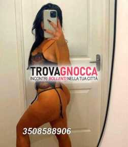 chiara 24 anni ❤️‍🔥 napoletana È proprio nelle foto ♥️ quelli occhi gatta 🐯 e gola profonda 🤩 far perdere testa. vi aspetta vagina saporita e completissima 😘