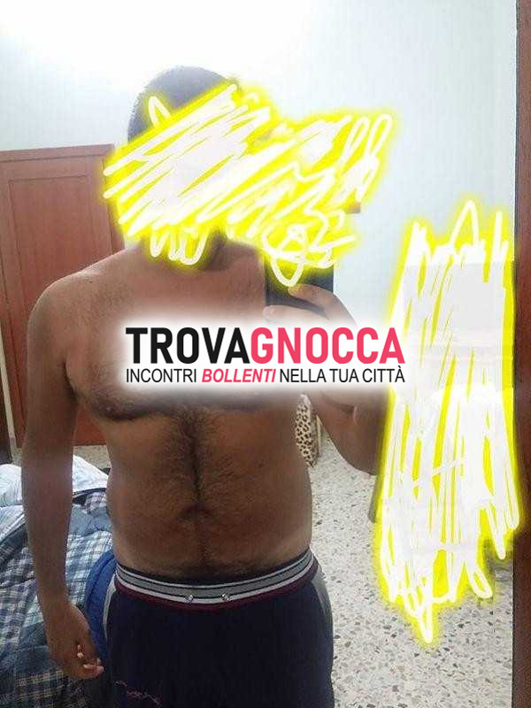affascinante uomo cerca passione e dolcezza femminile.